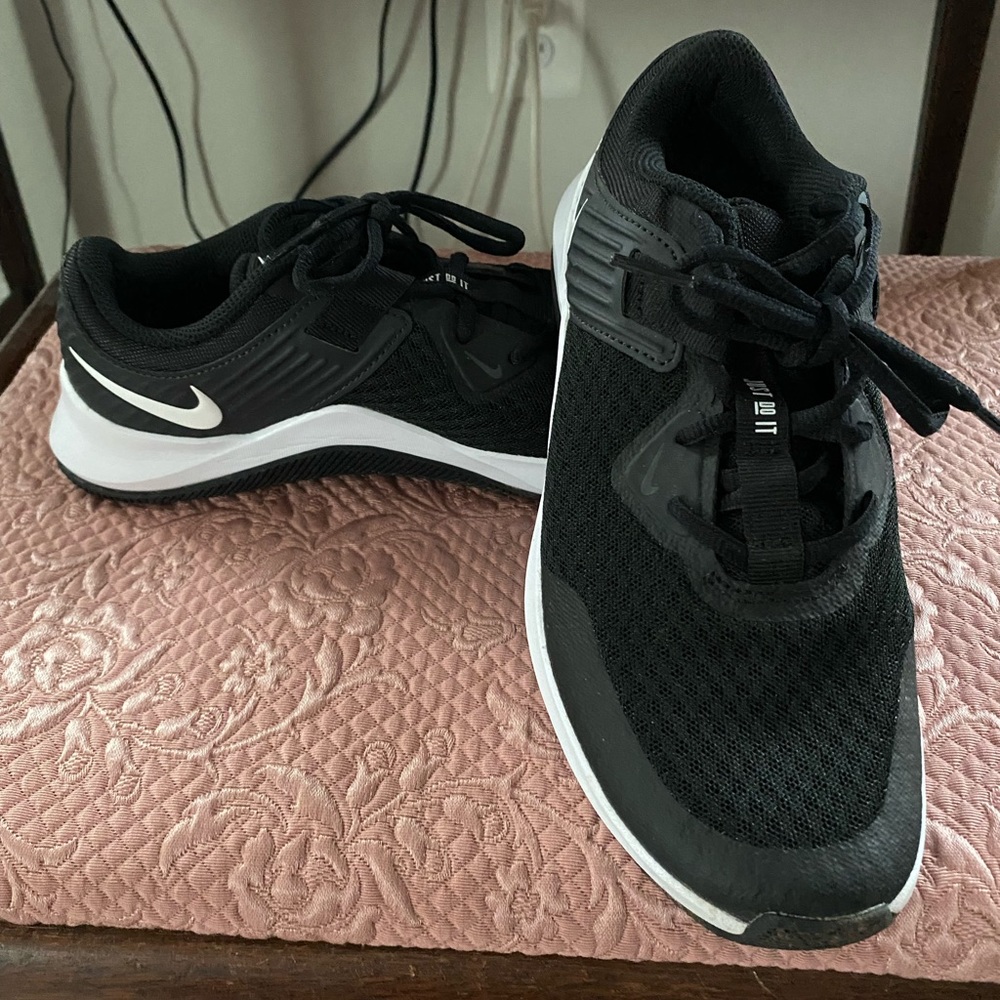Nike running shoe.  Size 7.5. Worn once.